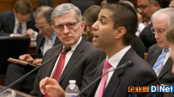 圖為美國(guó)FCC現(xiàn)任主席Ajit Pai（右）與前主席Tom Wheeler