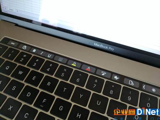 微軟宣布：Office三件套全面支持Touch Bar