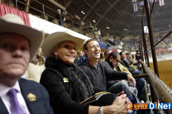 21062_Fort-Worth-Mayor-Betsy-Price-and-Mark-Zuckerberg