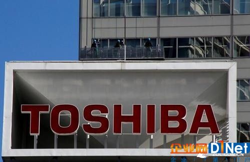 據外媒透露稱，西部數據已提出放棄對東芝芯片部門的聯合競購，以此換取自己在與東芝的合資企業中擁有更強有力的地位。該公司與東芝共同投資創辦了一家芯片工廠，但在競購問題上與東芝產生了矛盾。當東芝的內存芯片部門將來上市后，西部數據在其中持有多大股份，一直是談判的癥結之一。