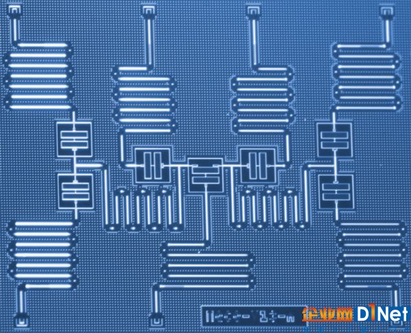 7qubit_chip2.png